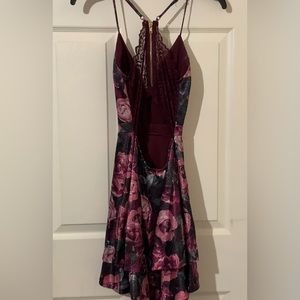 Floral Homecoming dress(short). Juniors size XS, Worn once. Burgundy and floral
